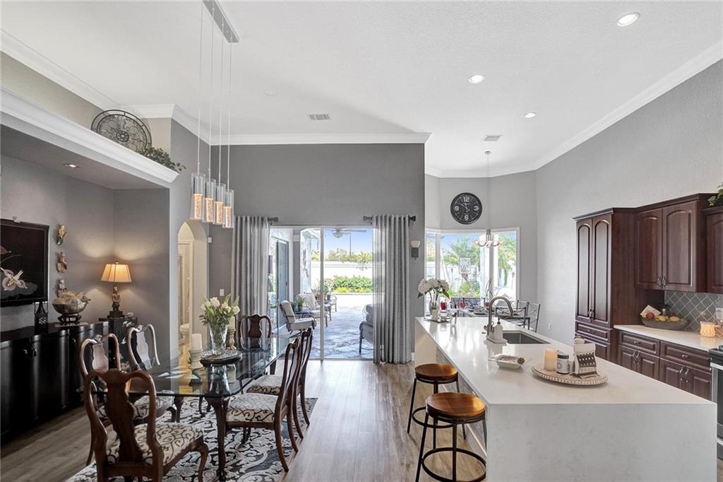 Royal Griffin 172-29 B - Residential