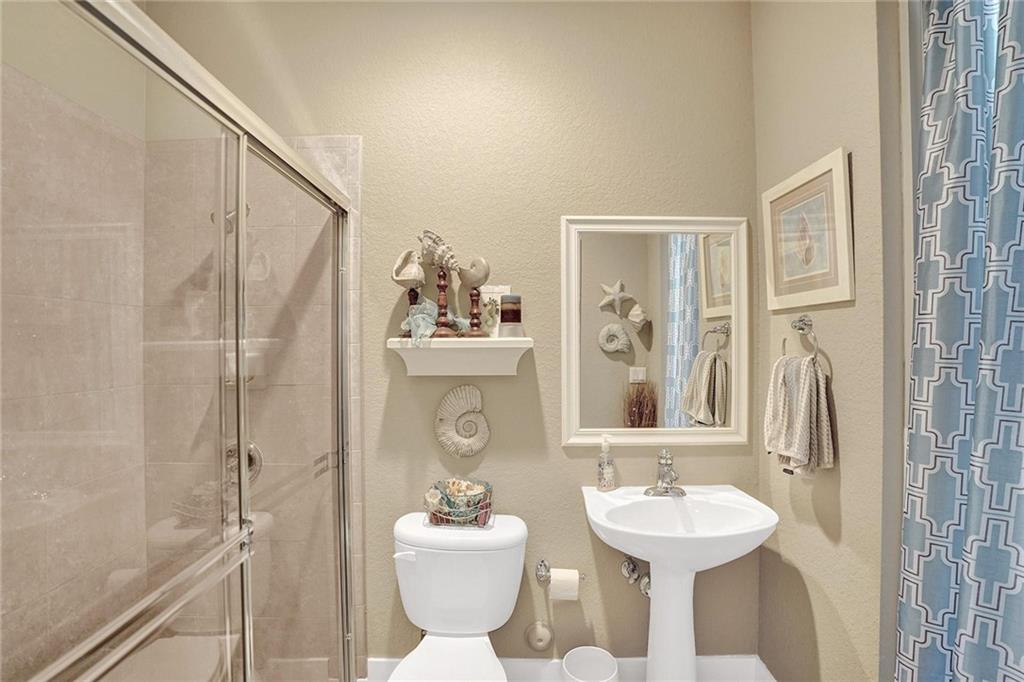 Royal Griffin 172-29 B - Residential