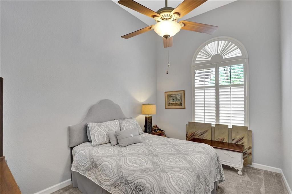 Royal Griffin 172-29 B - Residential