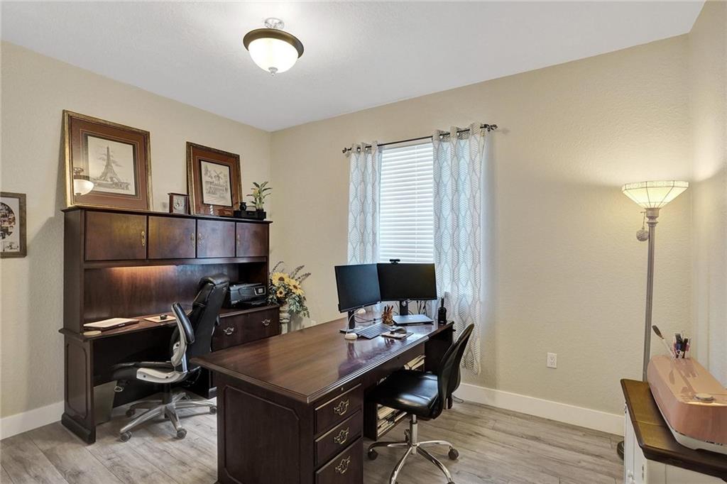 Royal Griffin 172-29 B - Residential