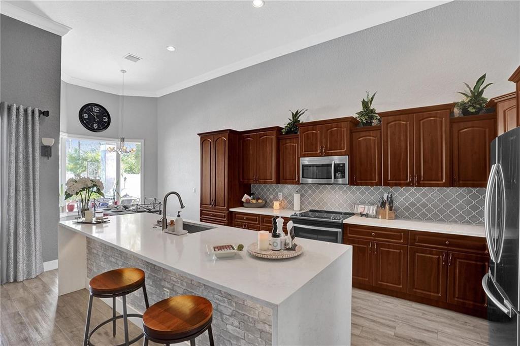 Royal Griffin 172-29 B - Residential
