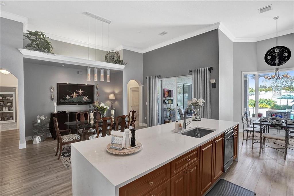 Royal Griffin 172-29 B - Residential