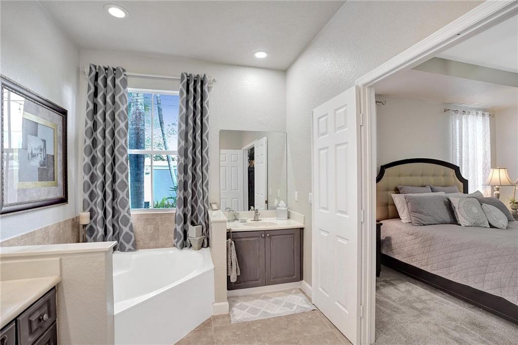 Royal Griffin 172-29 B - Residential