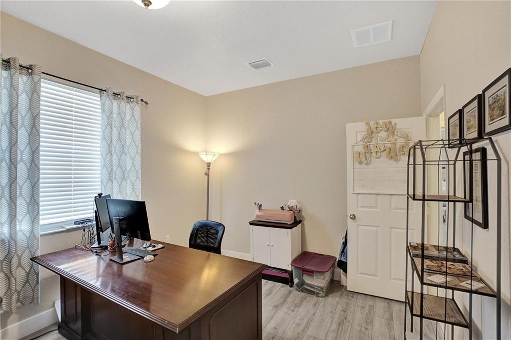 Royal Griffin 172-29 B - Residential