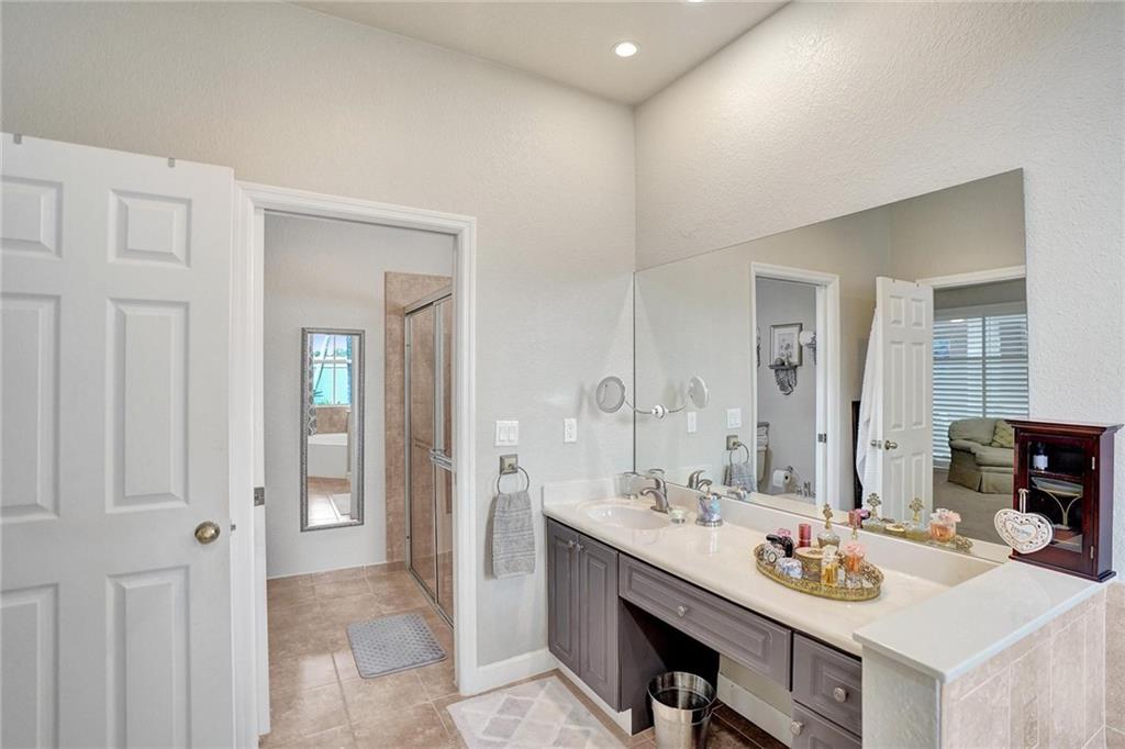 Royal Griffin 172-29 B - Residential