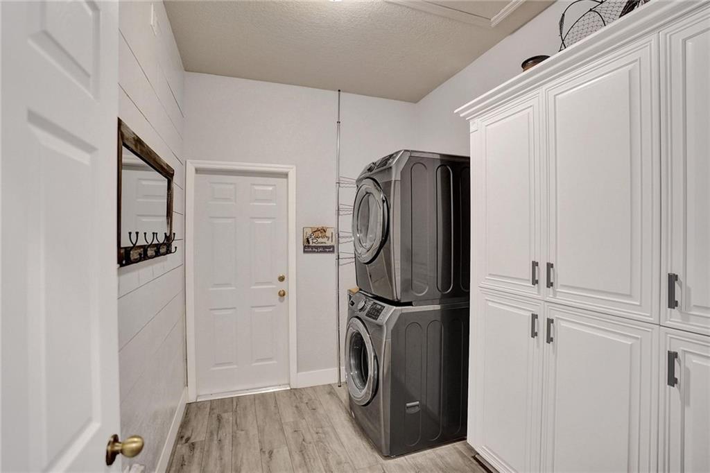 Royal Griffin 172-29 B - Residential