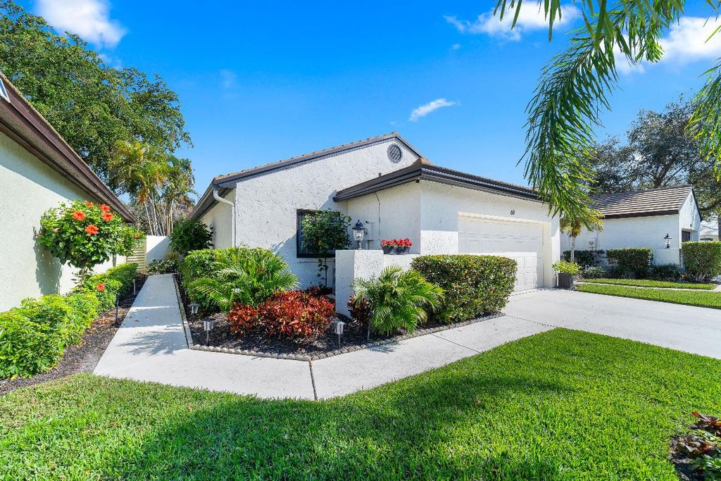 Photo of 69 Ironwood Way, Palm Beach Gardens, FL 33418 (MLS # R11060815)