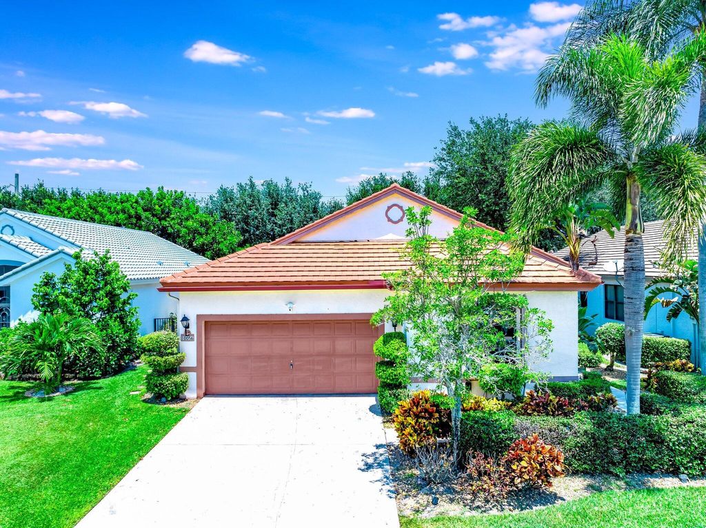 Photo of 10056 Lexington Circle N, Boynton Beach, FL 33436 (MLS # R10890974)