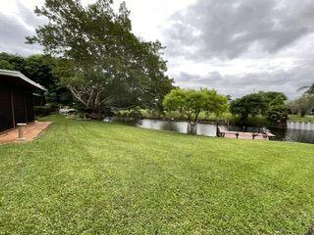 Photo of 1118 SW 26th Avenue, Boynton Beach, FL 33426 (MLS # R11030351)