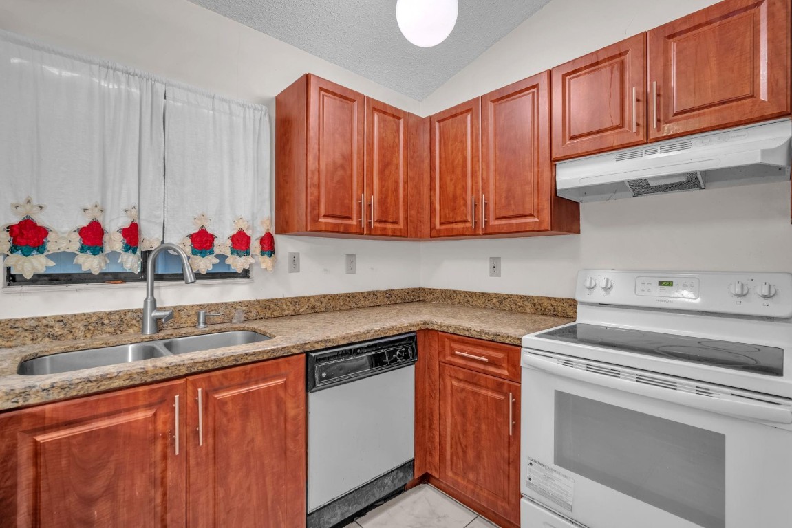 HUNTER GREEN - Residential