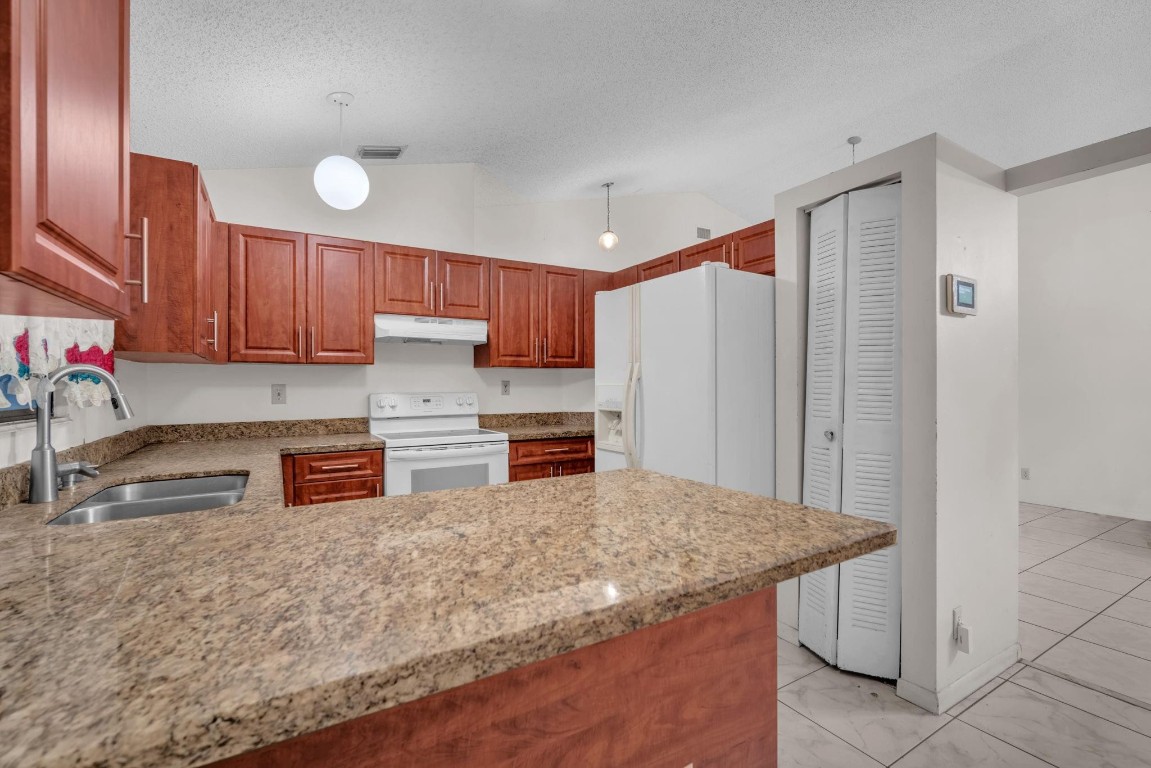 HUNTER GREEN - Residential