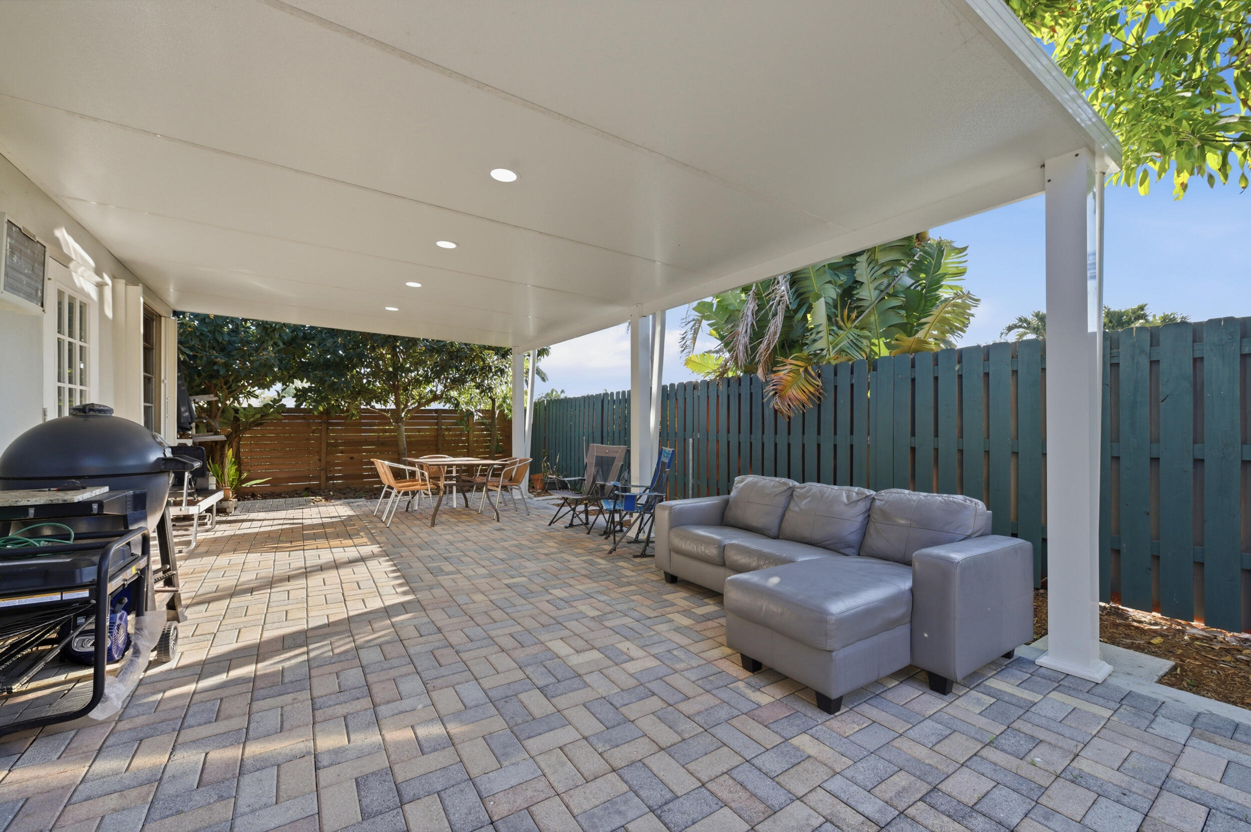 SANDALFOOT COVE SEC 4 - Residential