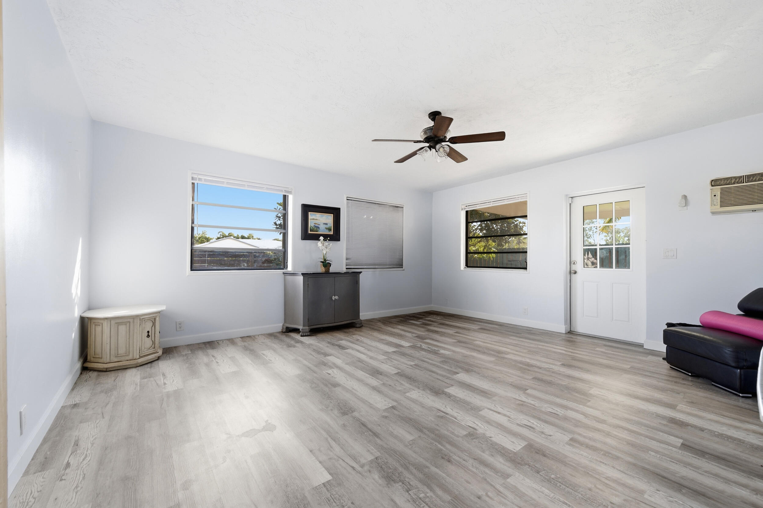 SANDALFOOT COVE SEC 4 - Residential