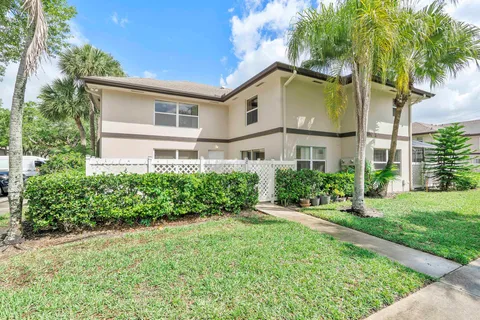 3 Amherst Court Unit C, Royal Palm Beach, FL MLS: R11086123