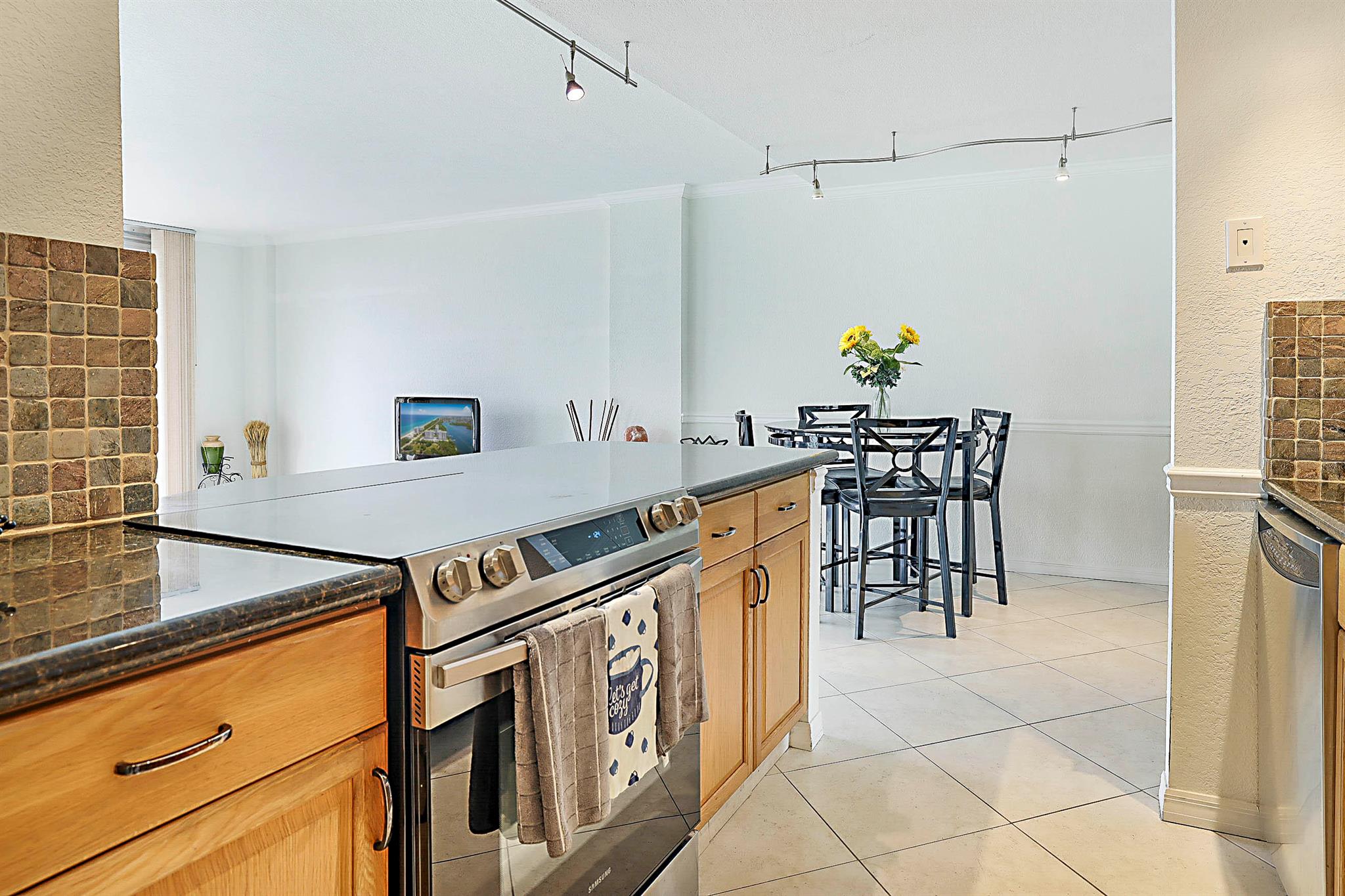 BOCA TOWERS CONDO PORTION - Residential Lease