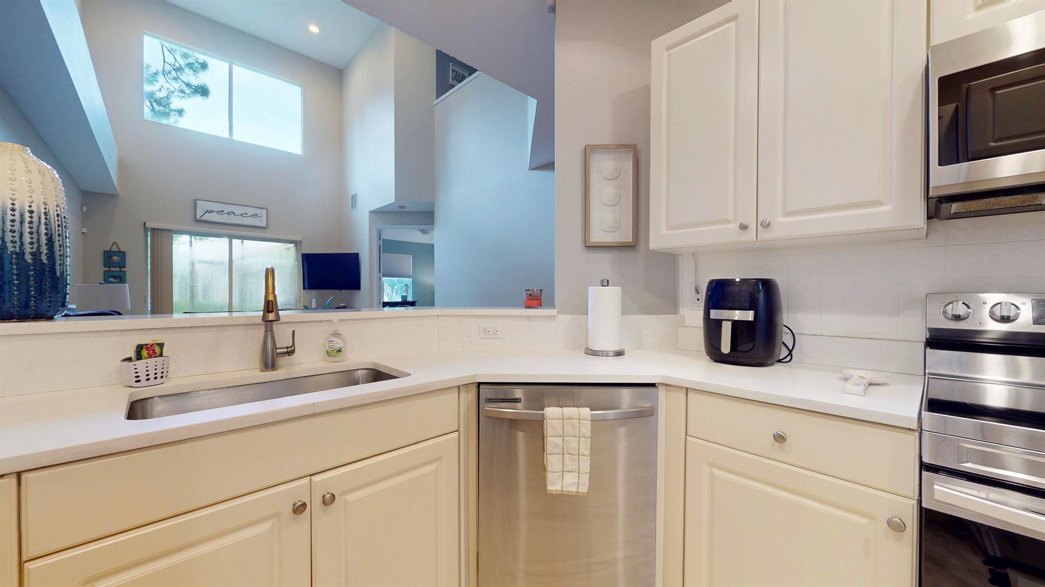 CASTLE PINES - Residential