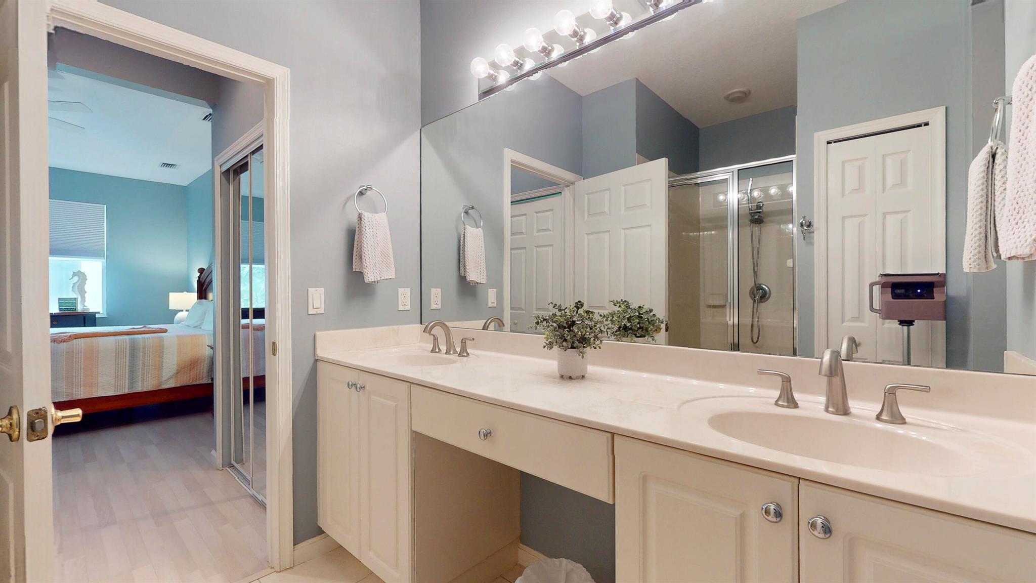 CASTLE PINES - Residential