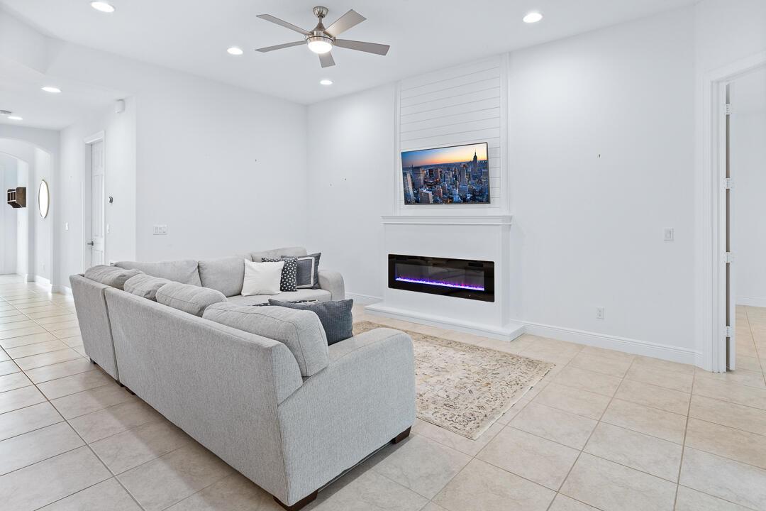 BELLA VISTA ISLES - Residential