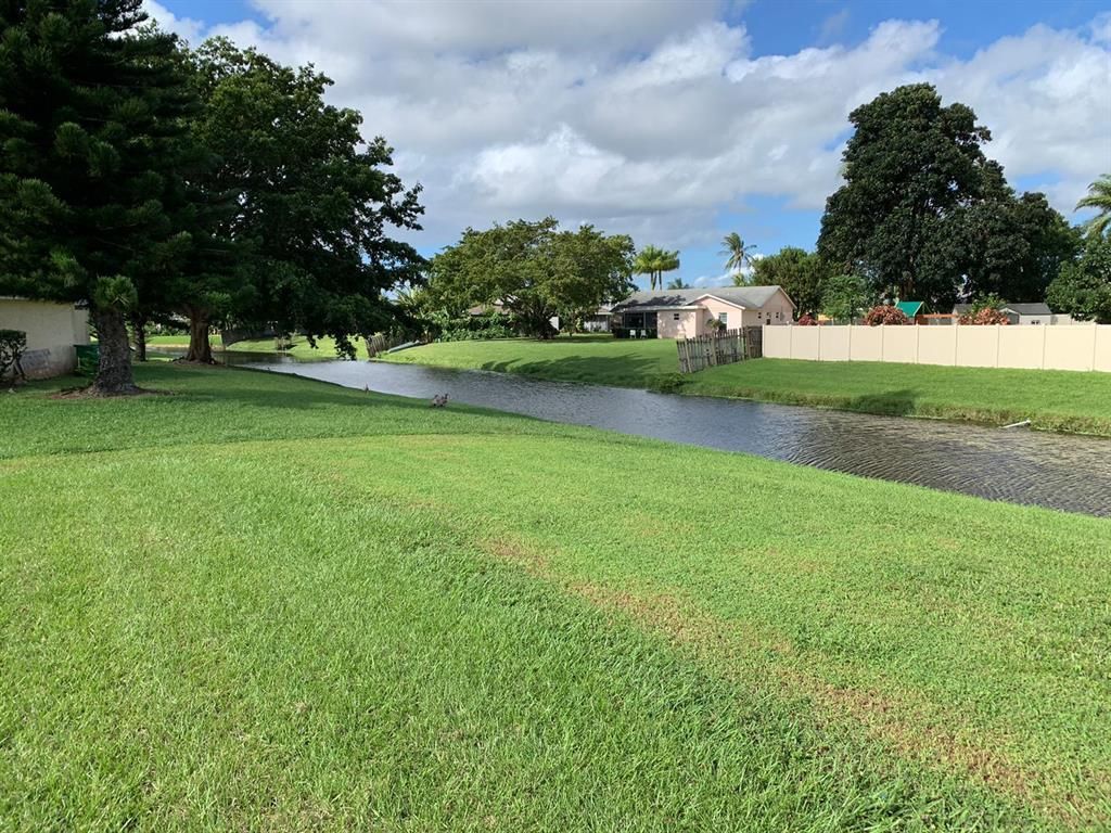 Photo of 1112 White Pine Drive, Wellington, FL 33414 (MLS # R10672918)