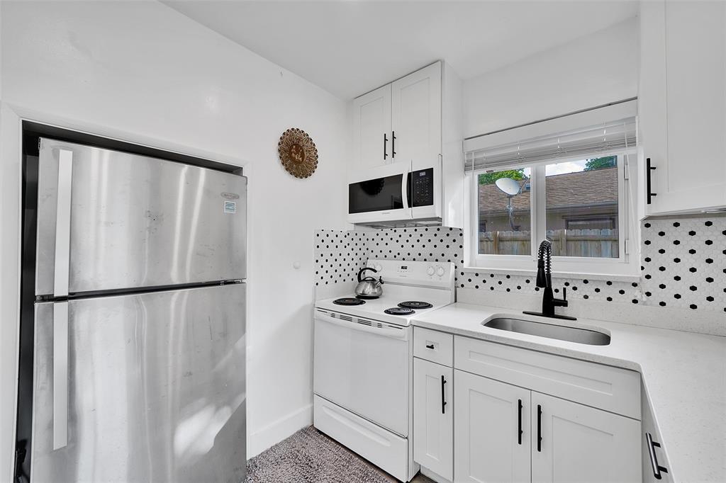 Lauderdale 2-9 D - Residential Income