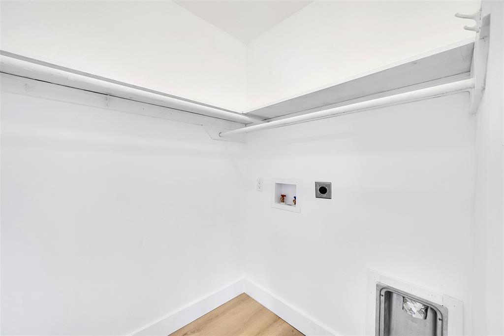 Lauderdale 2-9 D - Residential Income