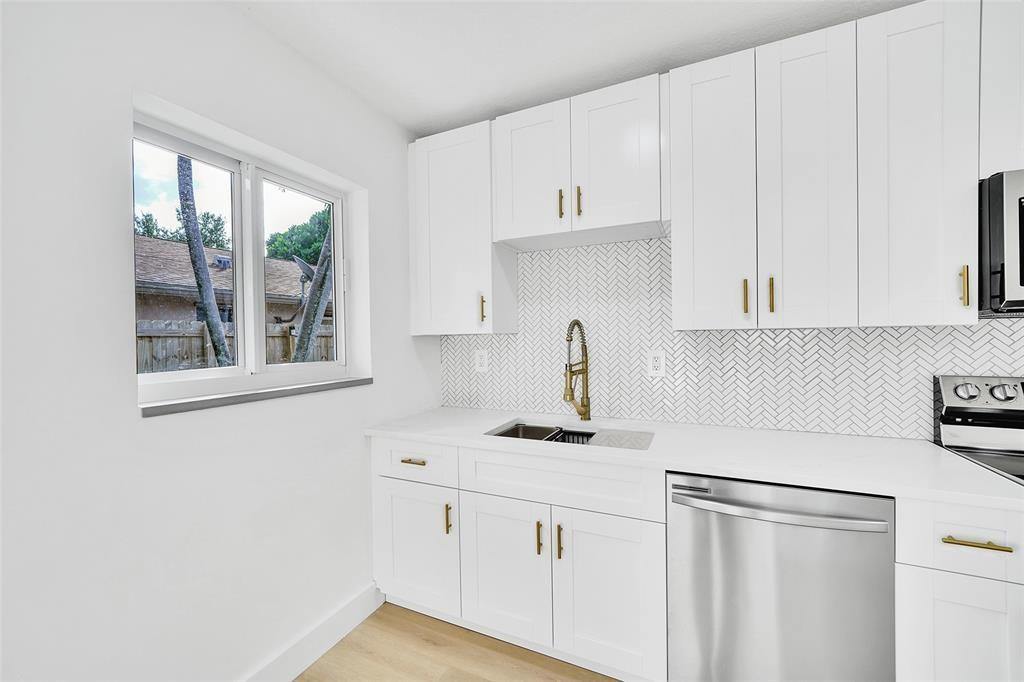 Lauderdale 2-9 D - Residential Income