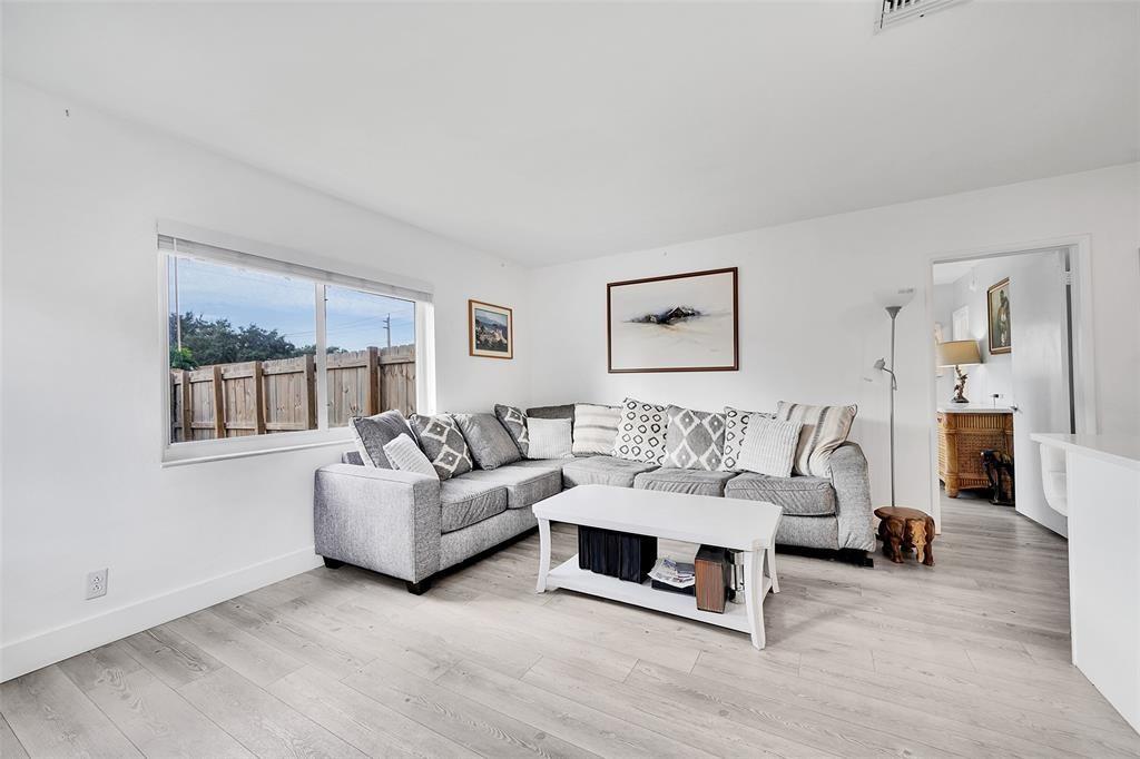 Lauderdale 2-9 D - Residential Income