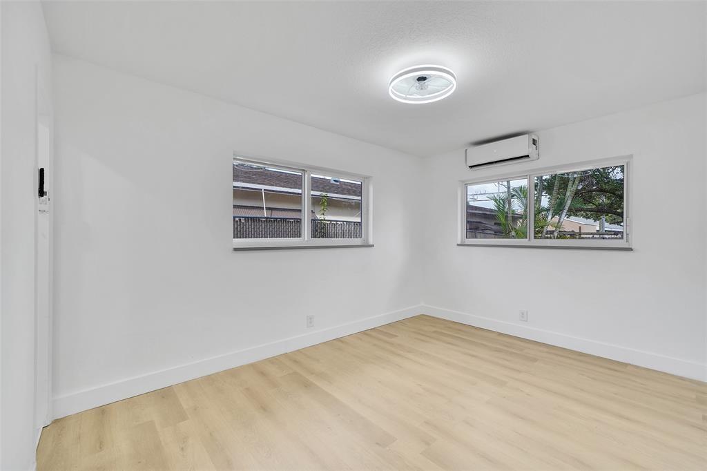 Lauderdale 2-9 D - Residential Income