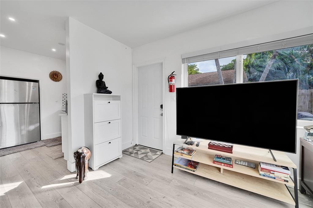 Lauderdale 2-9 D - Residential Income