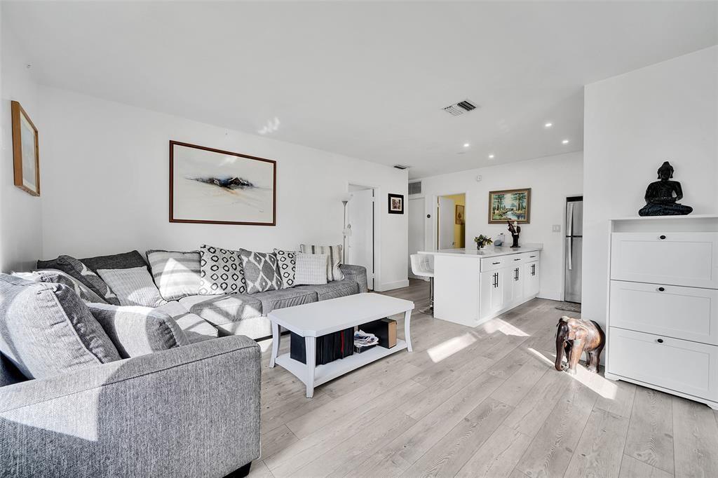 Lauderdale 2-9 D - Residential Income