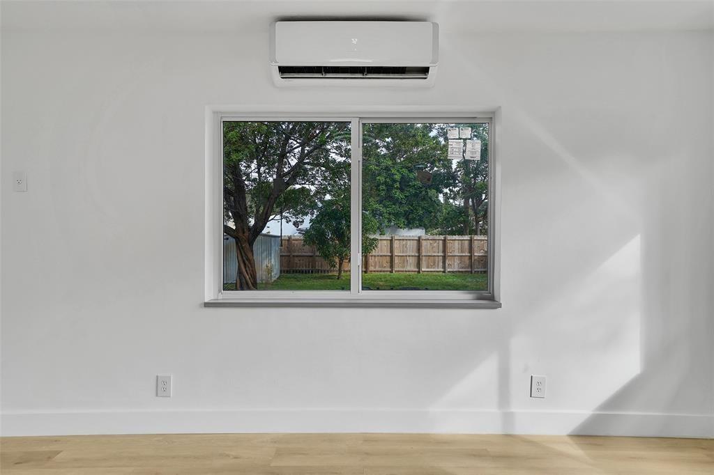 Lauderdale 2-9 D - Residential Income