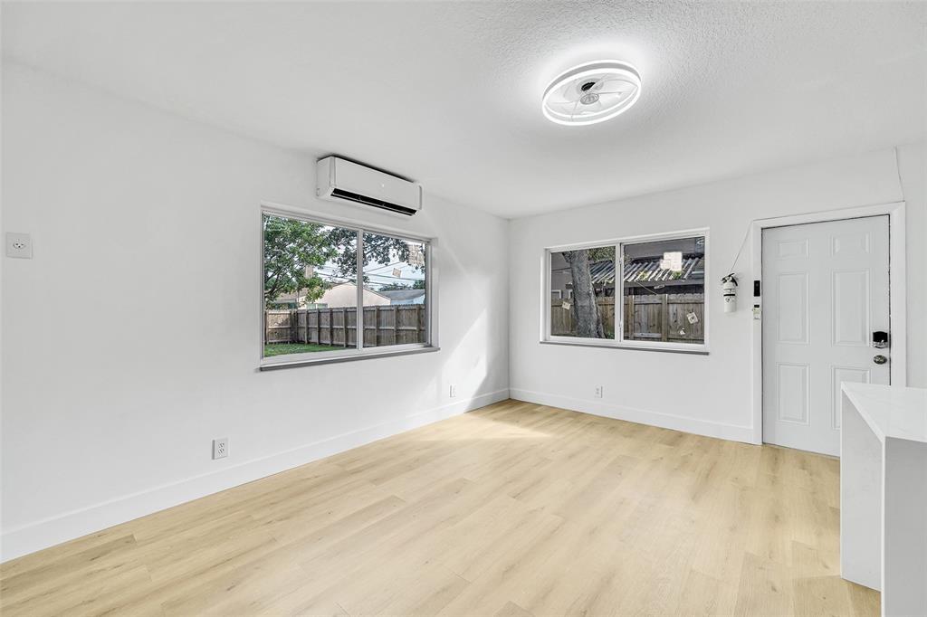 Lauderdale 2-9 D - Residential Income