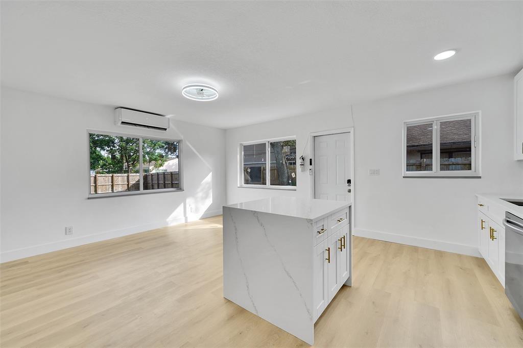 Lauderdale 2-9 D - Residential Income