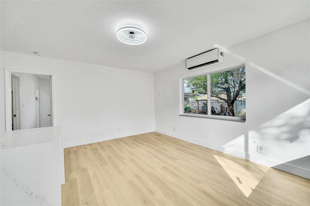 Lauderdale 2-9 D - Residential Income