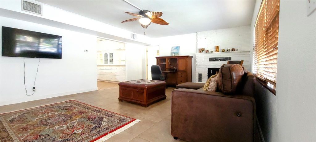 Photo of 400 Sunset Drive, Pompano Beach, FL 33062 (MLS # F10409235)