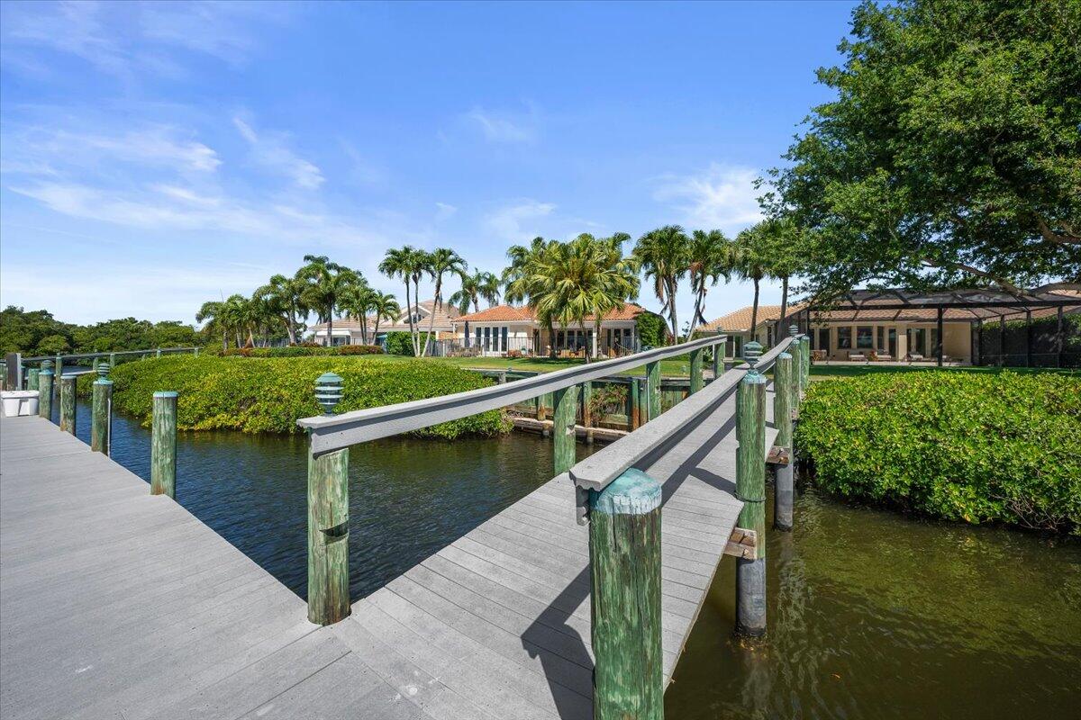 BAY HEAD AT JONATHANS LANDING - Residential