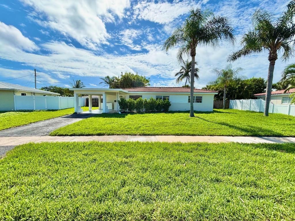 Photo of 2370 NE 4th Avenue, Boca Raton, FL 33431 (MLS # R11117006)