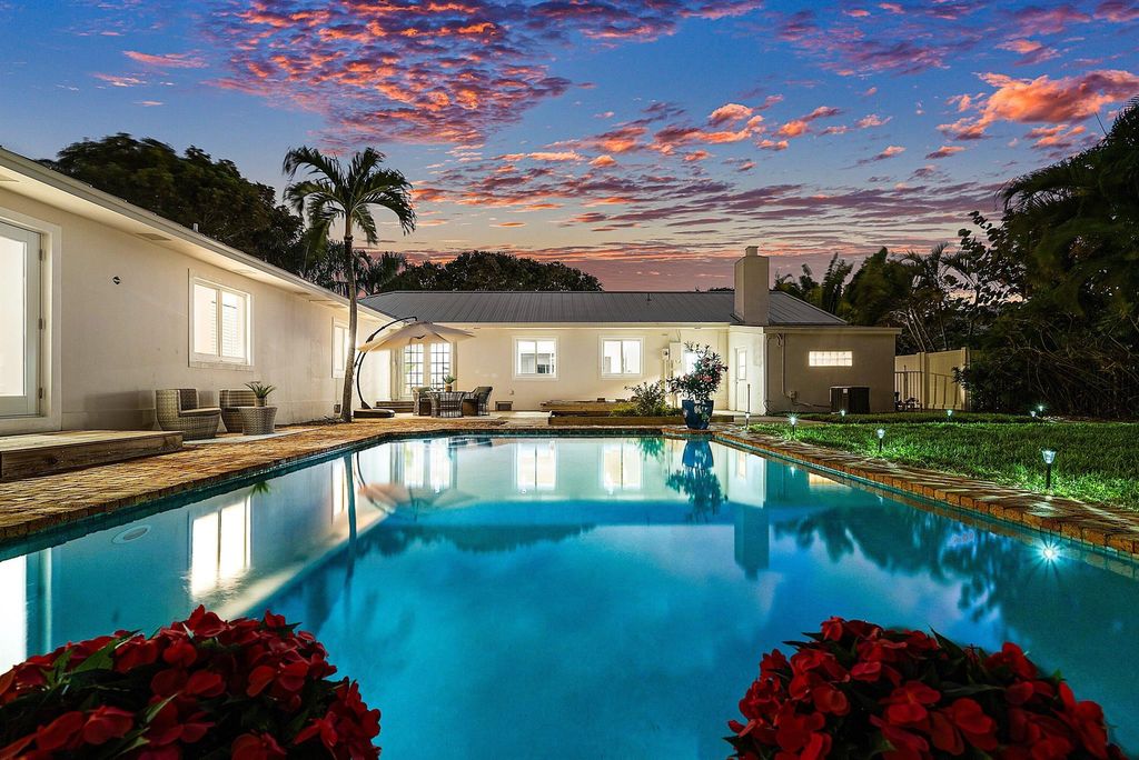 Photo of 25 NE 10th Street, Delray Beach, FL 33444 (MLS # R11135245)