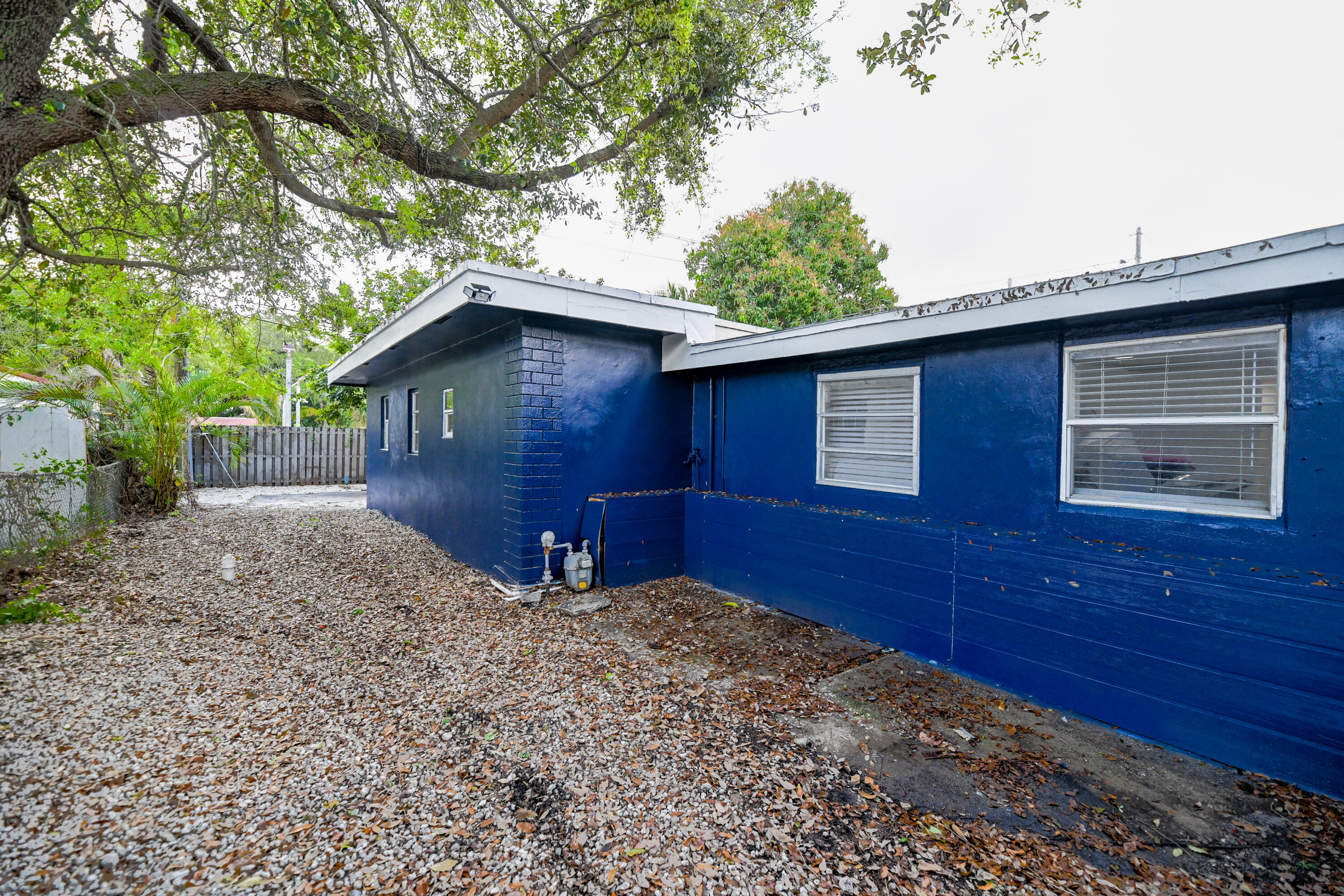 PALM LANE VILLA - Residential Lease