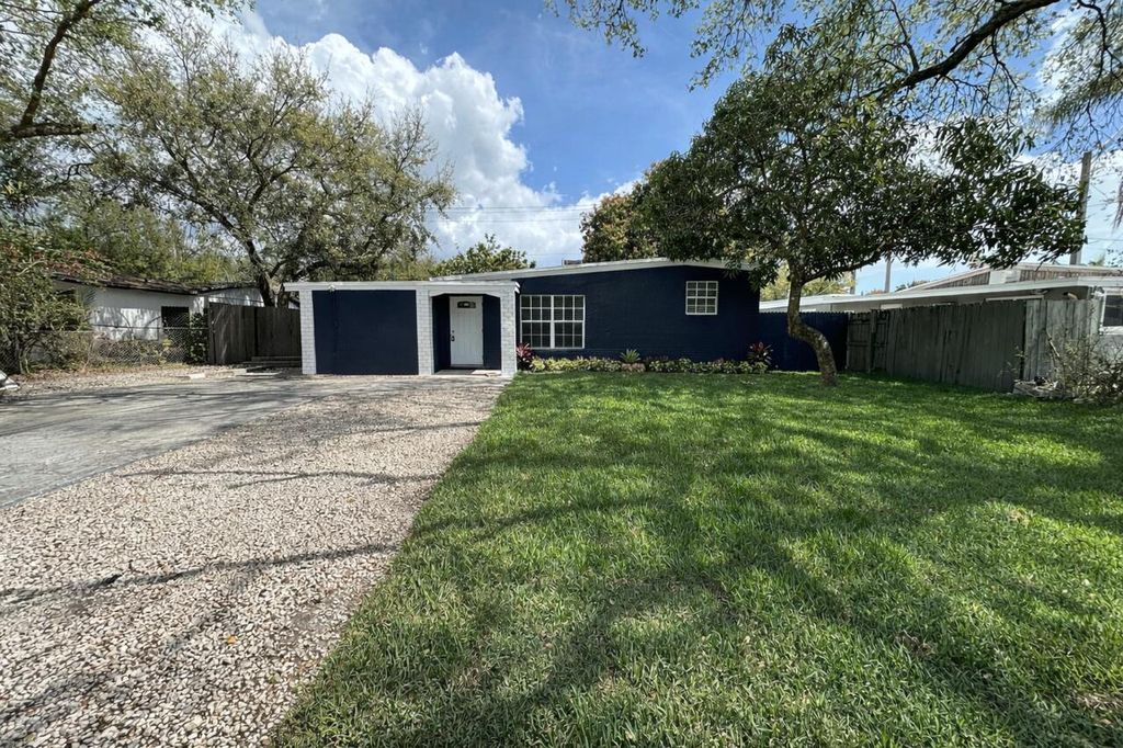 Photo of 2507 N 66th Avenue, Hollywood, FL 33024 (MLS # B26001587)