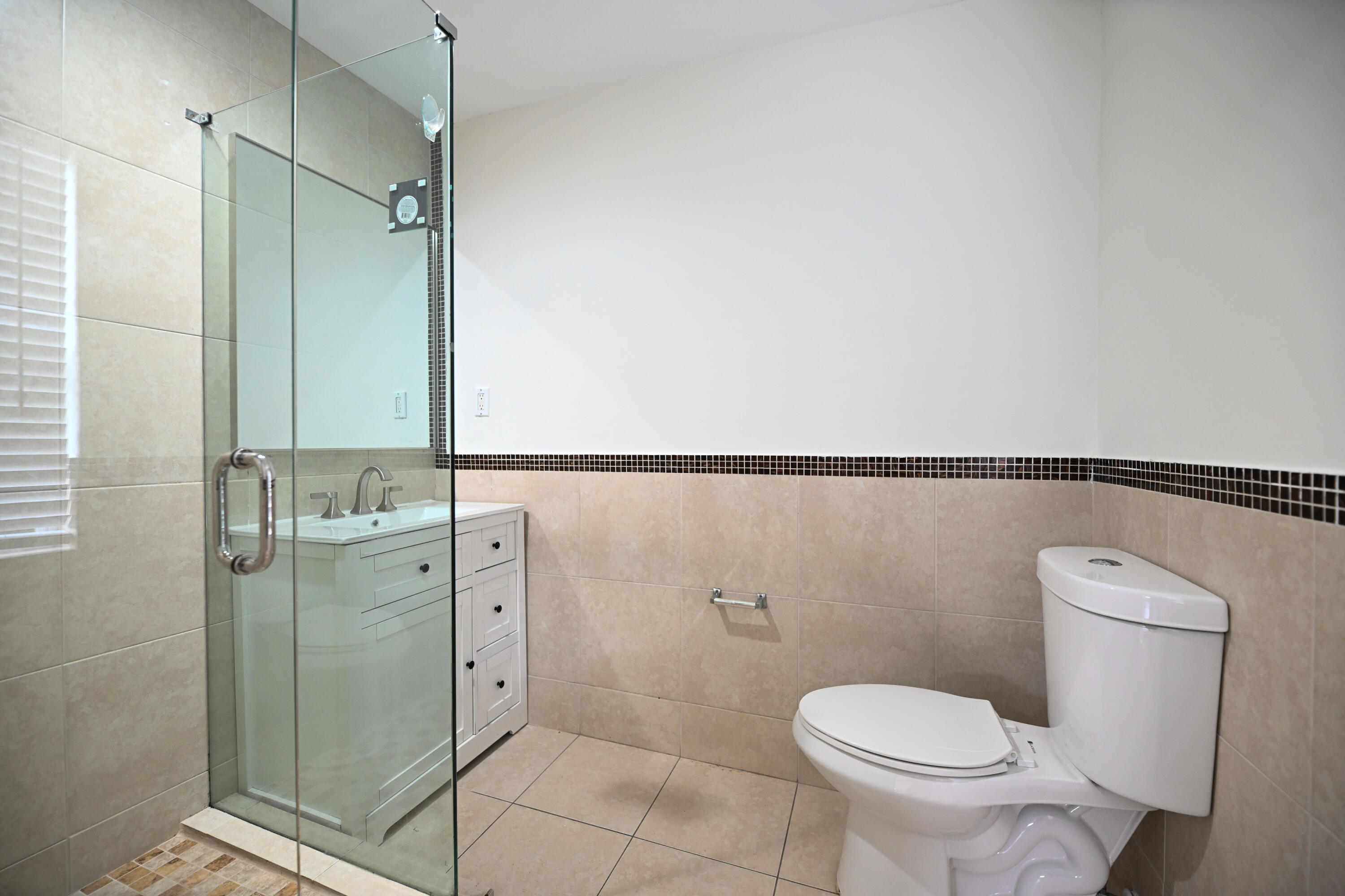 PALM LANE VILLA - Residential Lease