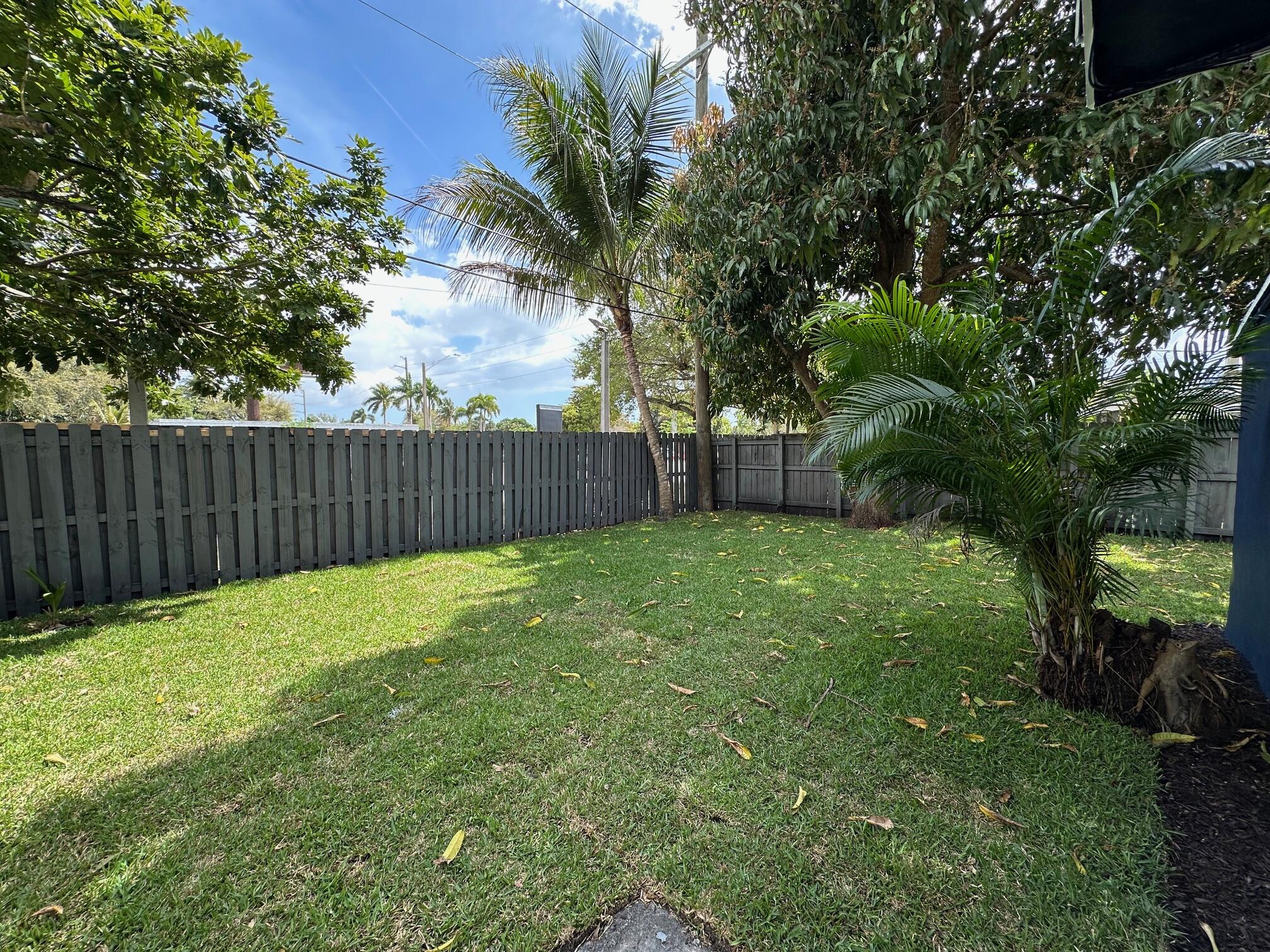 PALM LANE VILLA - Residential Lease