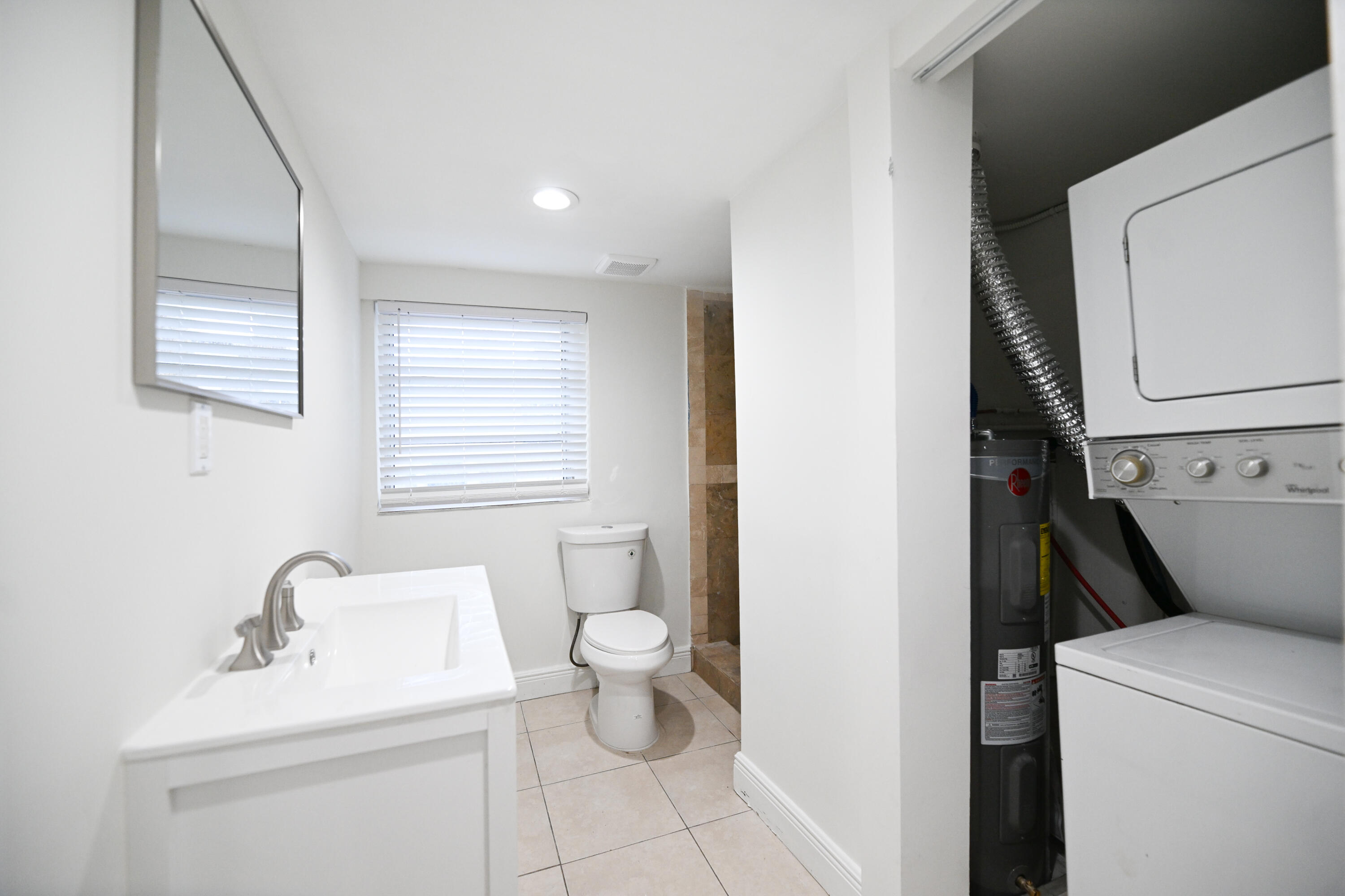 PALM LANE VILLA - Residential Lease