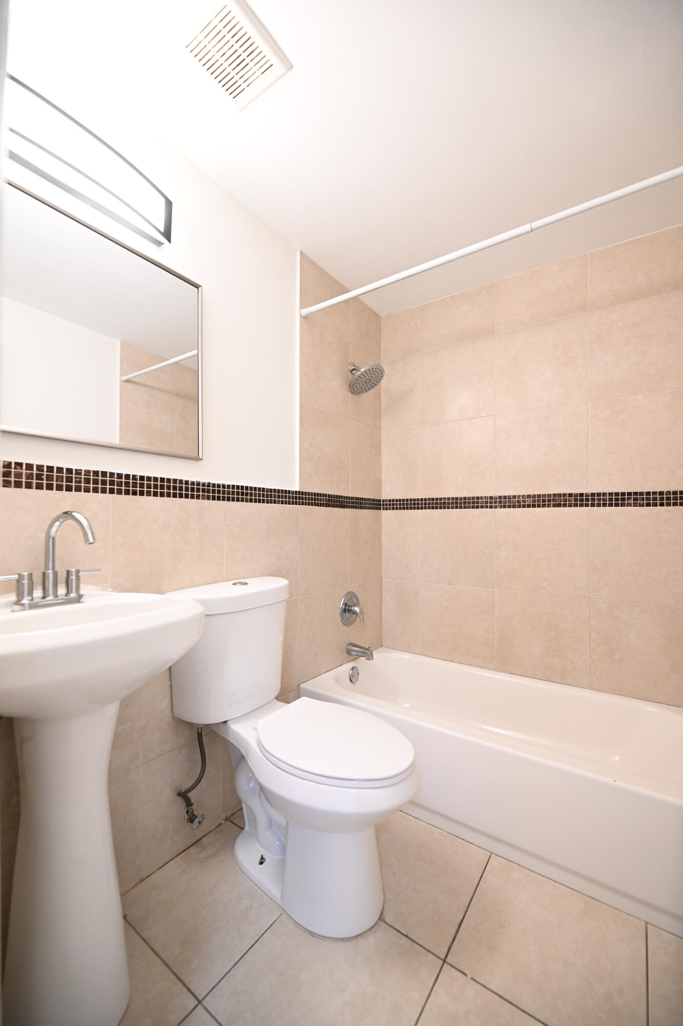 PALM LANE VILLA - Residential Lease