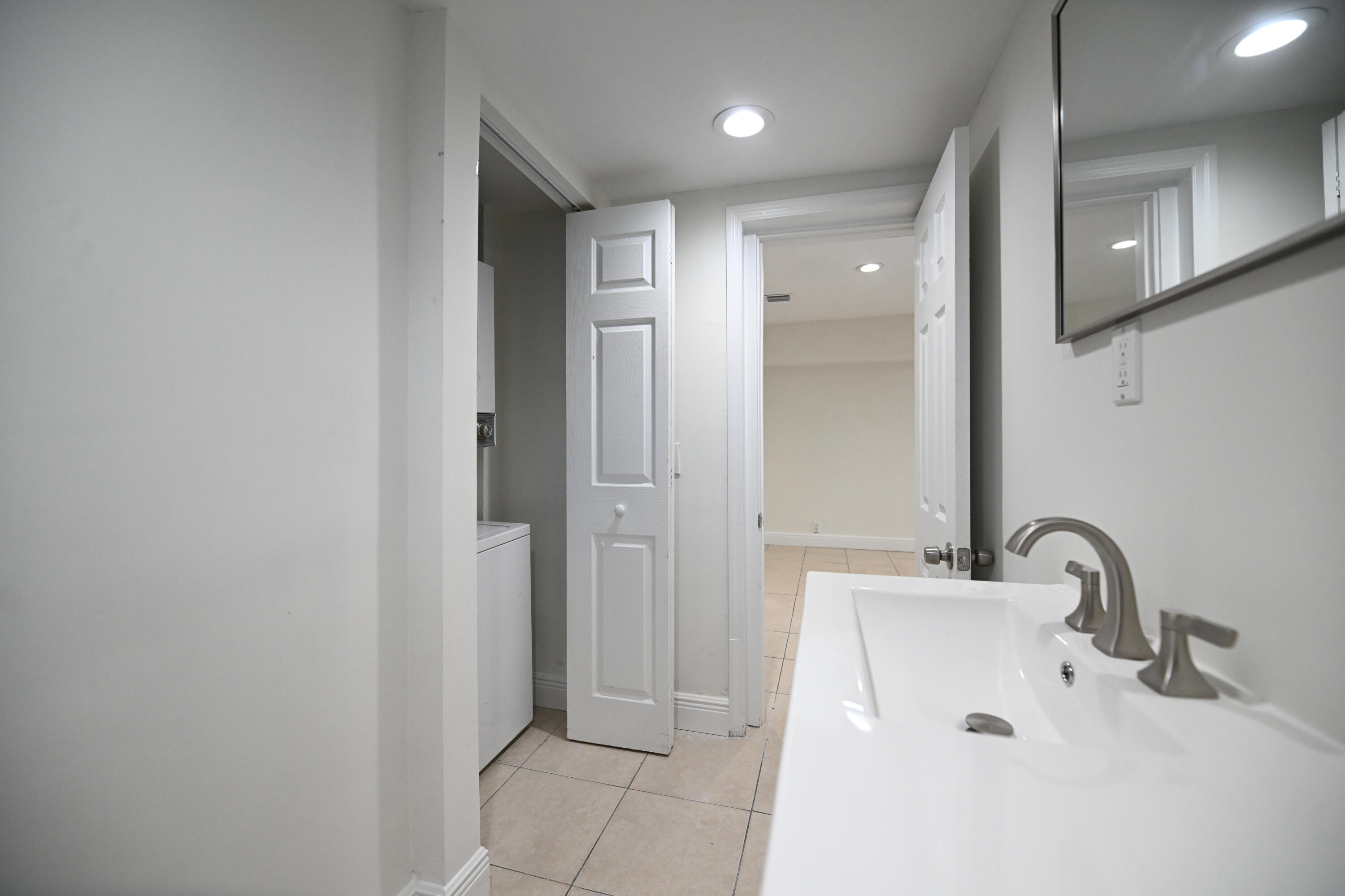 PALM LANE VILLA - Residential Lease