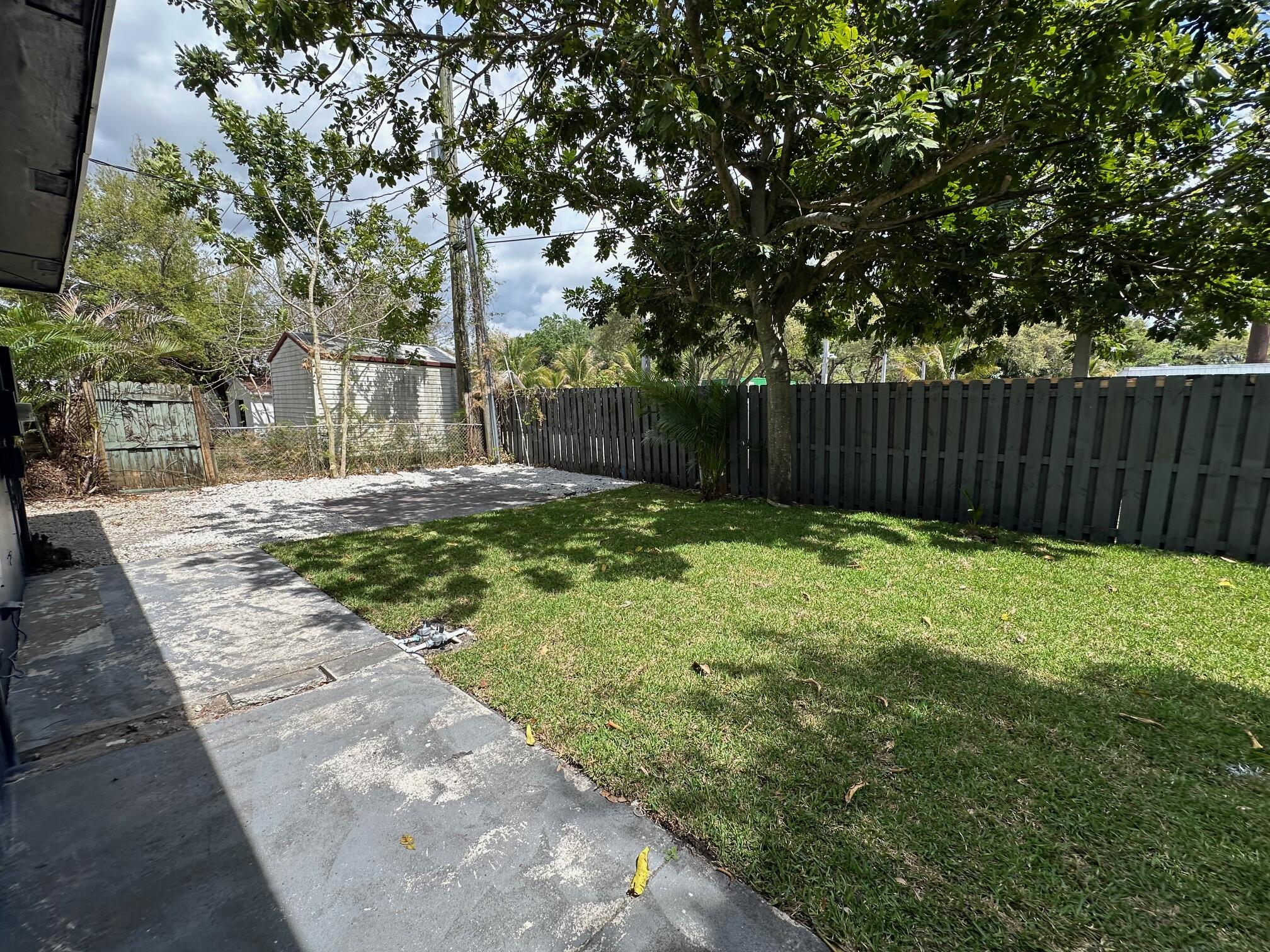 PALM LANE VILLA - Residential Lease