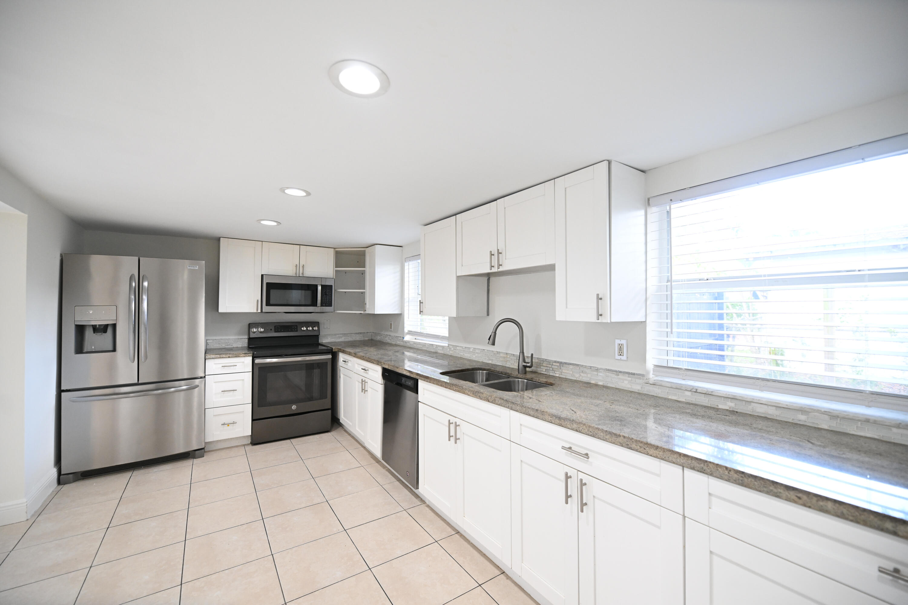 PALM LANE VILLA - Residential Lease