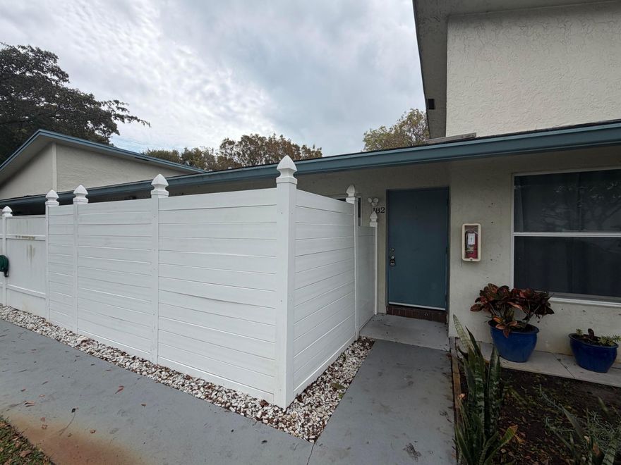 Beautiful 2 bedroom, 2 bath one story villa in a quiet community. Remodeled throughout with tile flooring, washer and dryer in unit, and access to the community pool. Move-in ready!