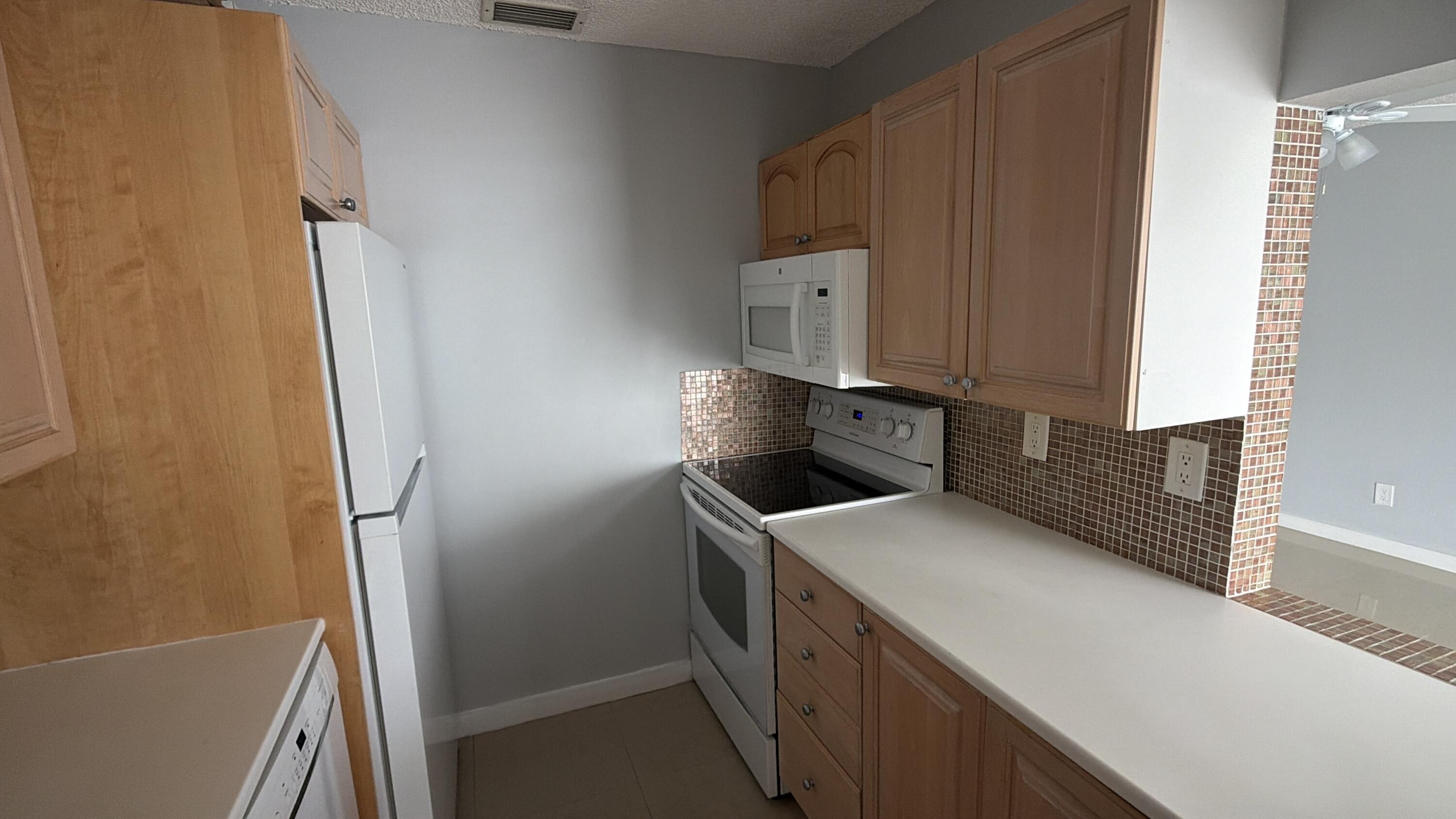 LOCH LOMOND SOUTH - Residential Lease