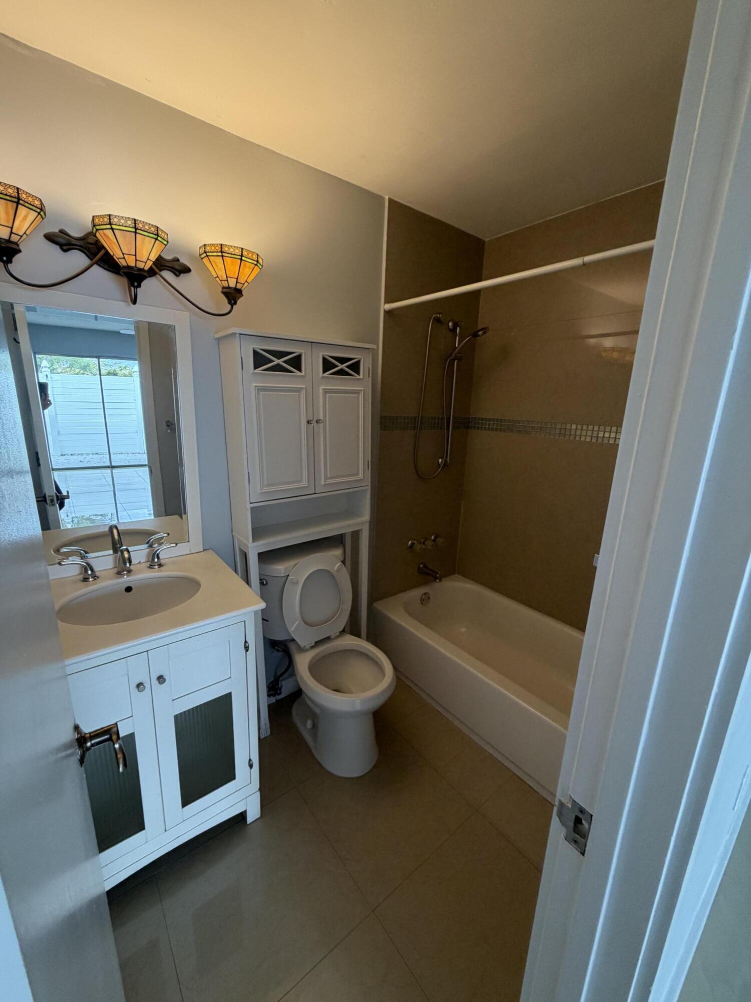 LOCH LOMOND SOUTH - Residential Lease